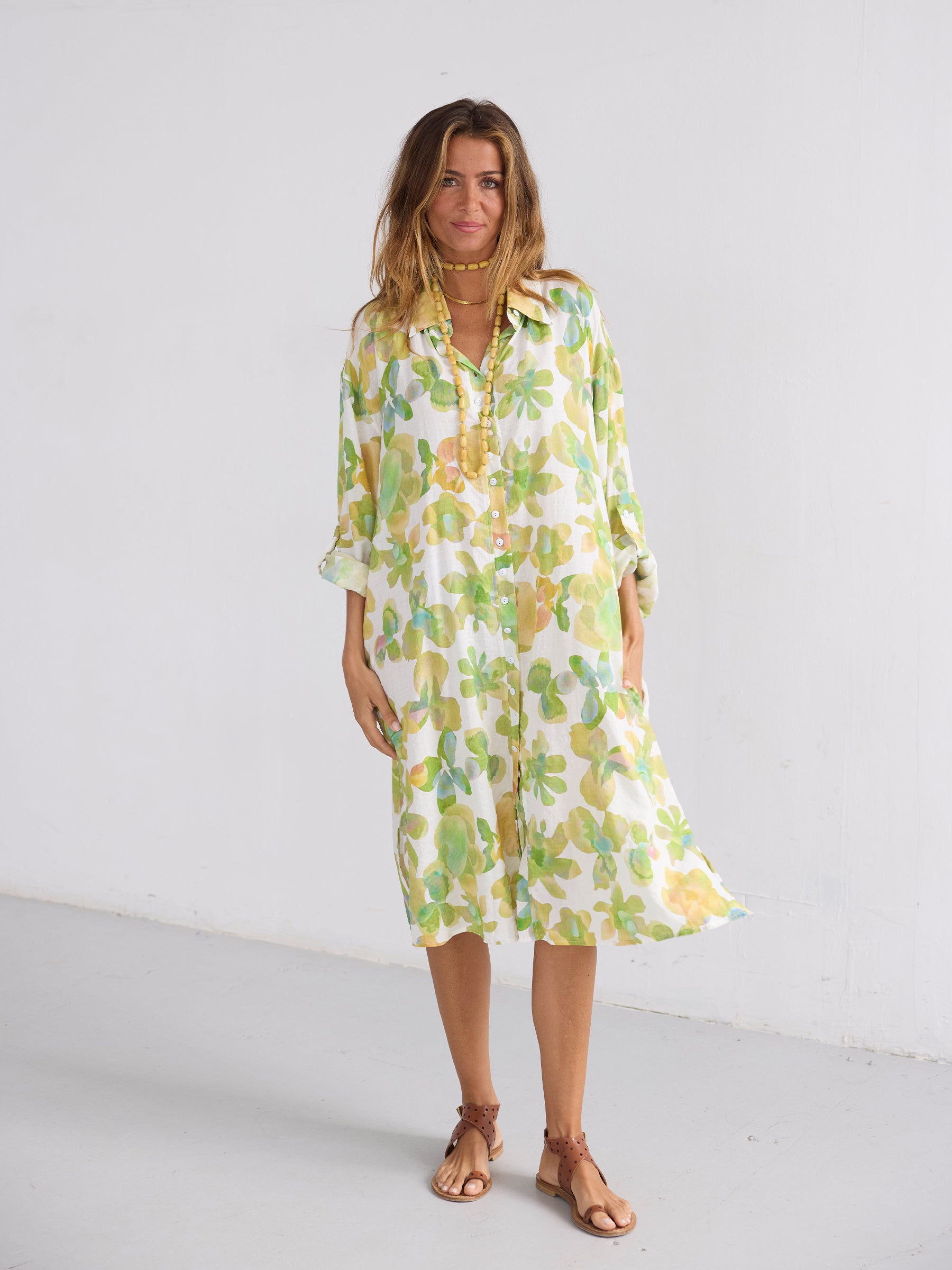 Vestido color almendra tostada