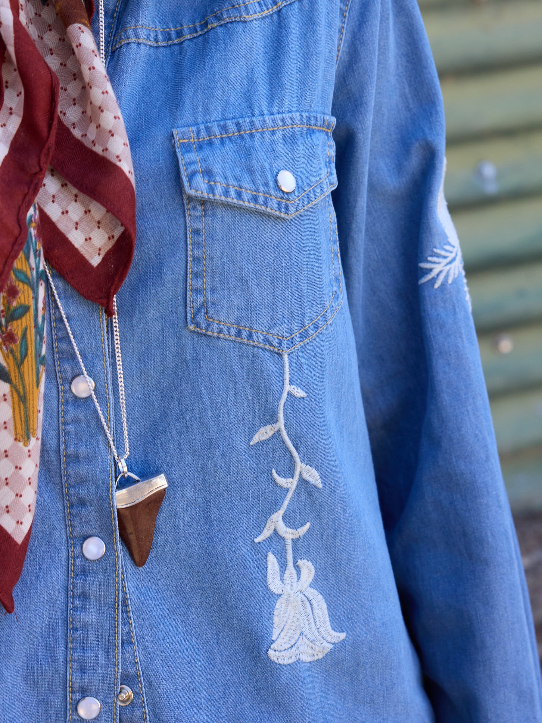 Camisa Denim Bordada