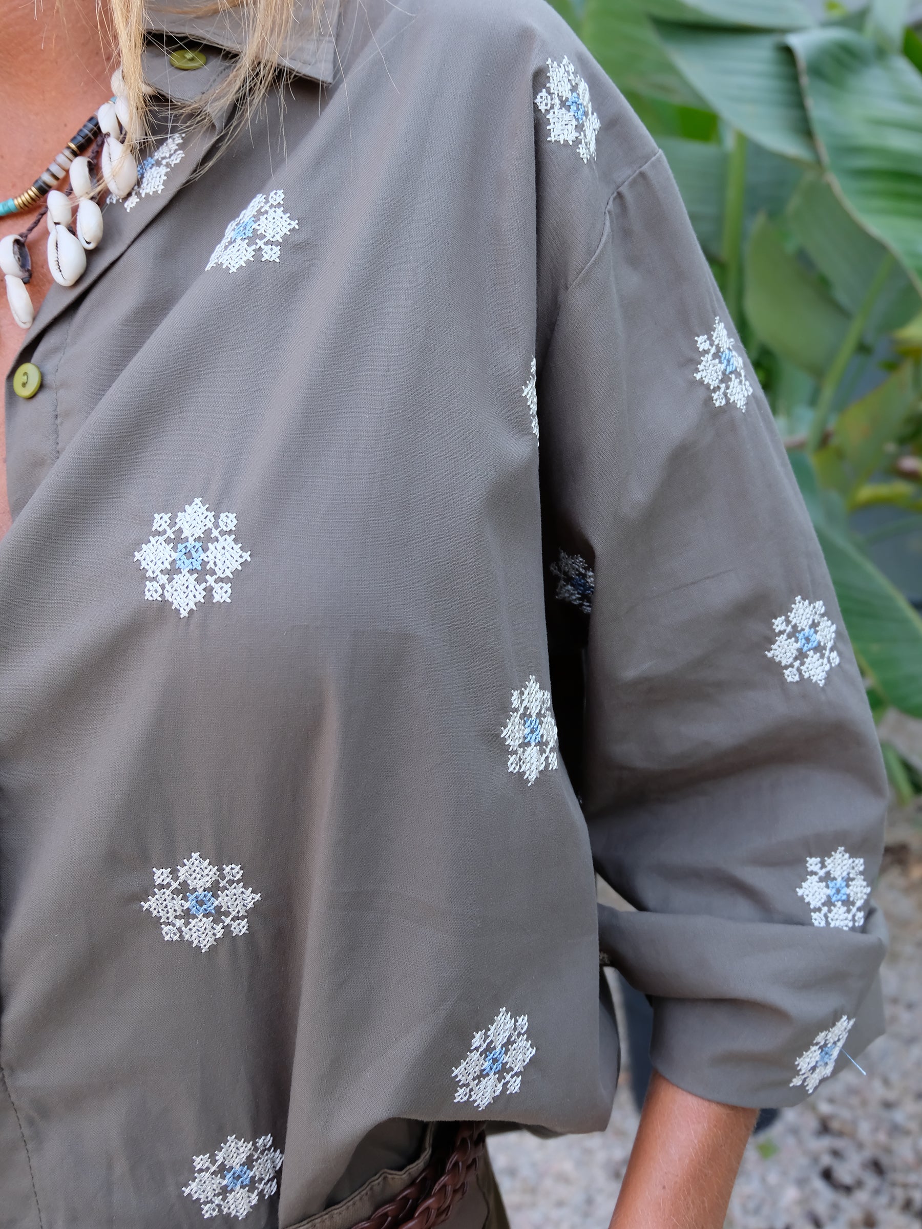 Camisa bordada