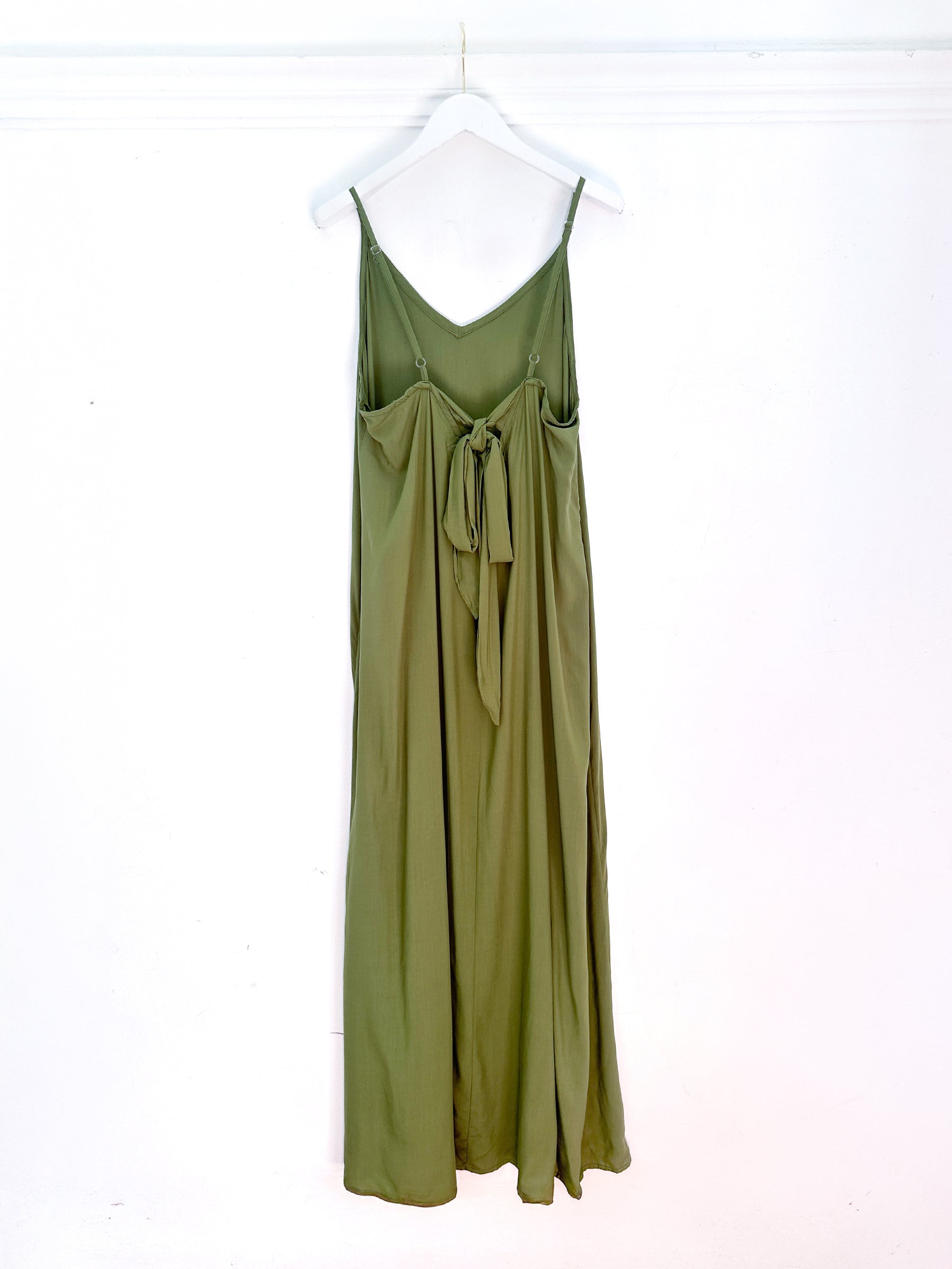 Plain dress