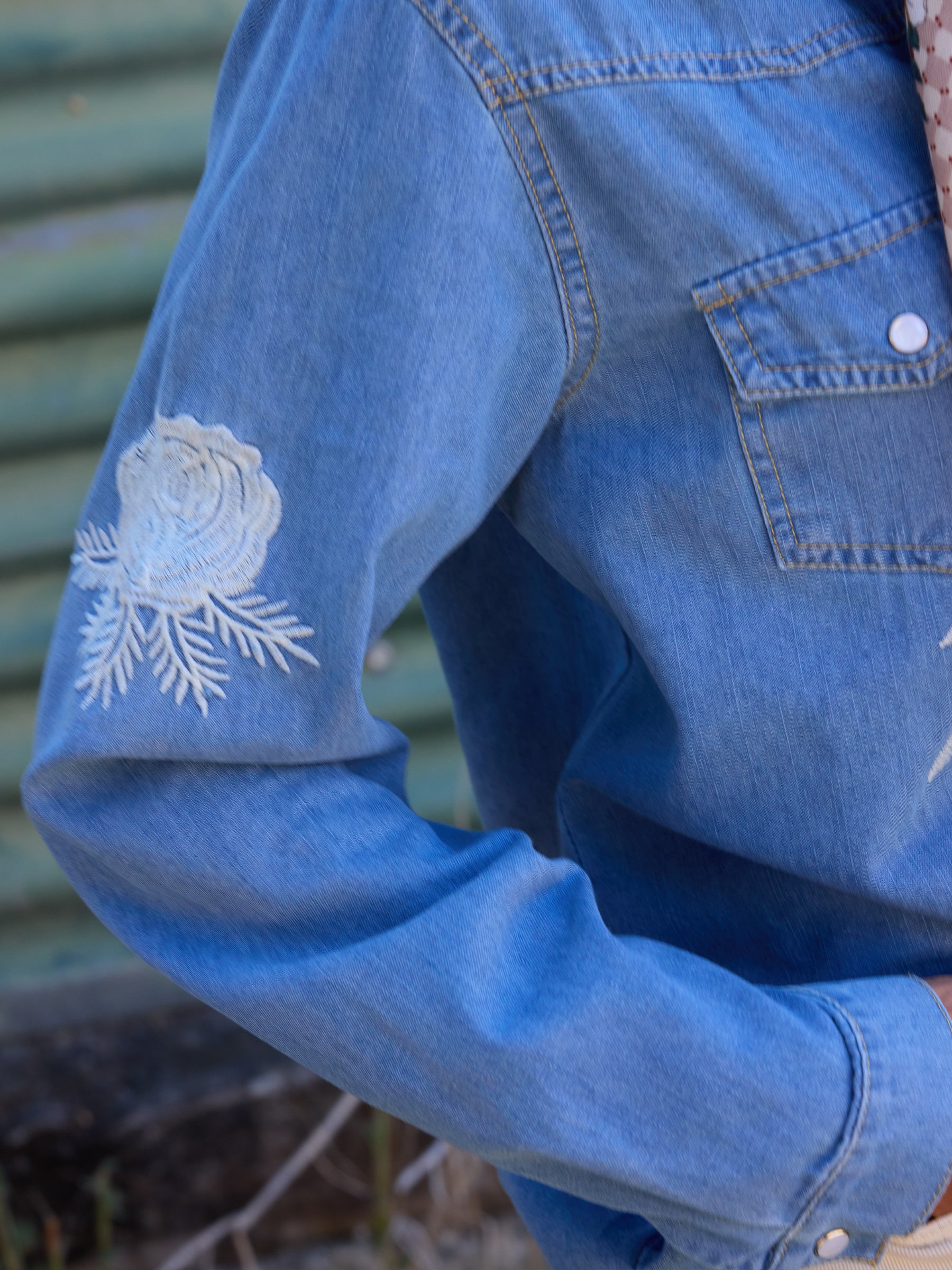 Camisa Denim Bordada