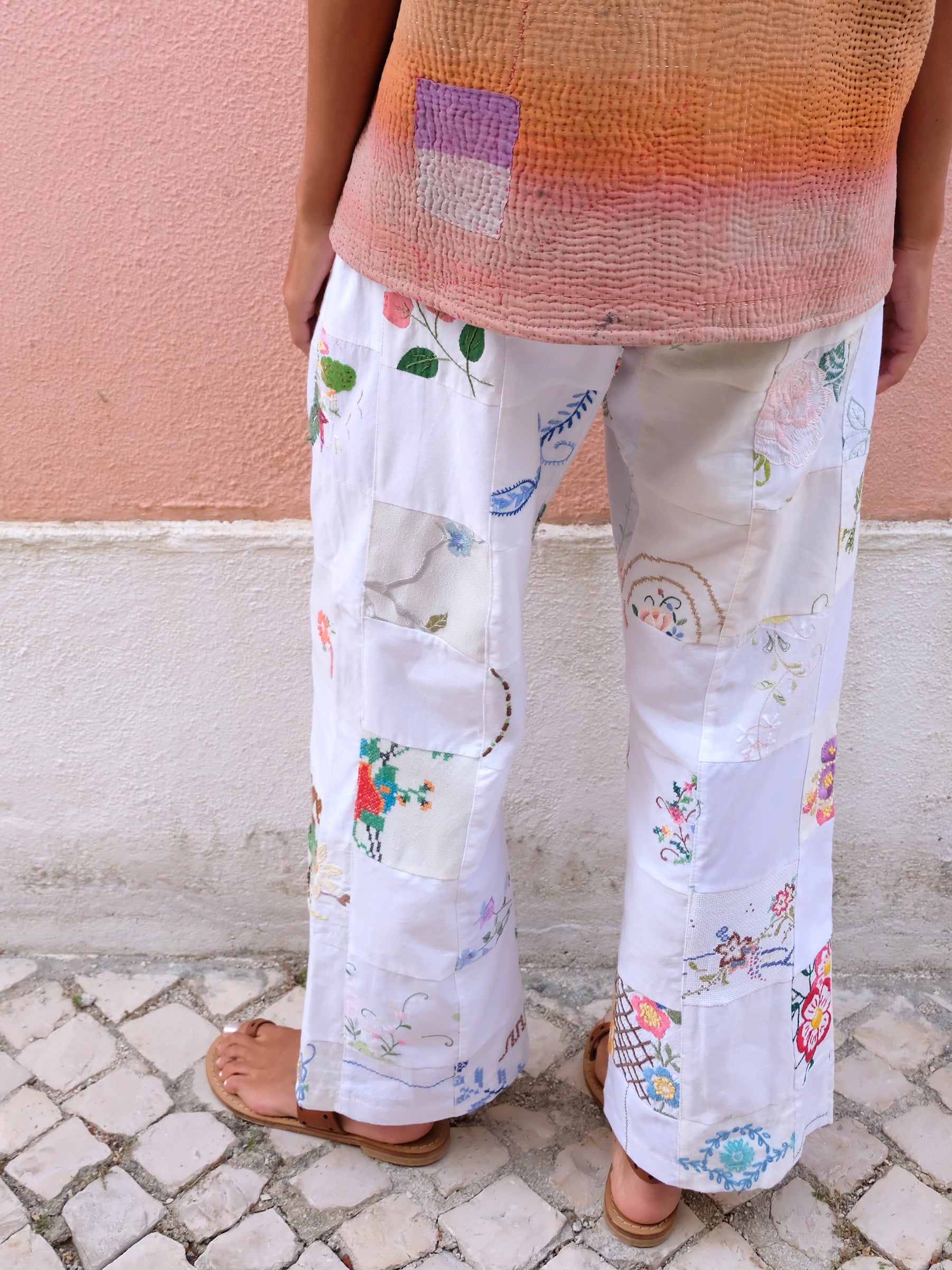 Pantalones bordados