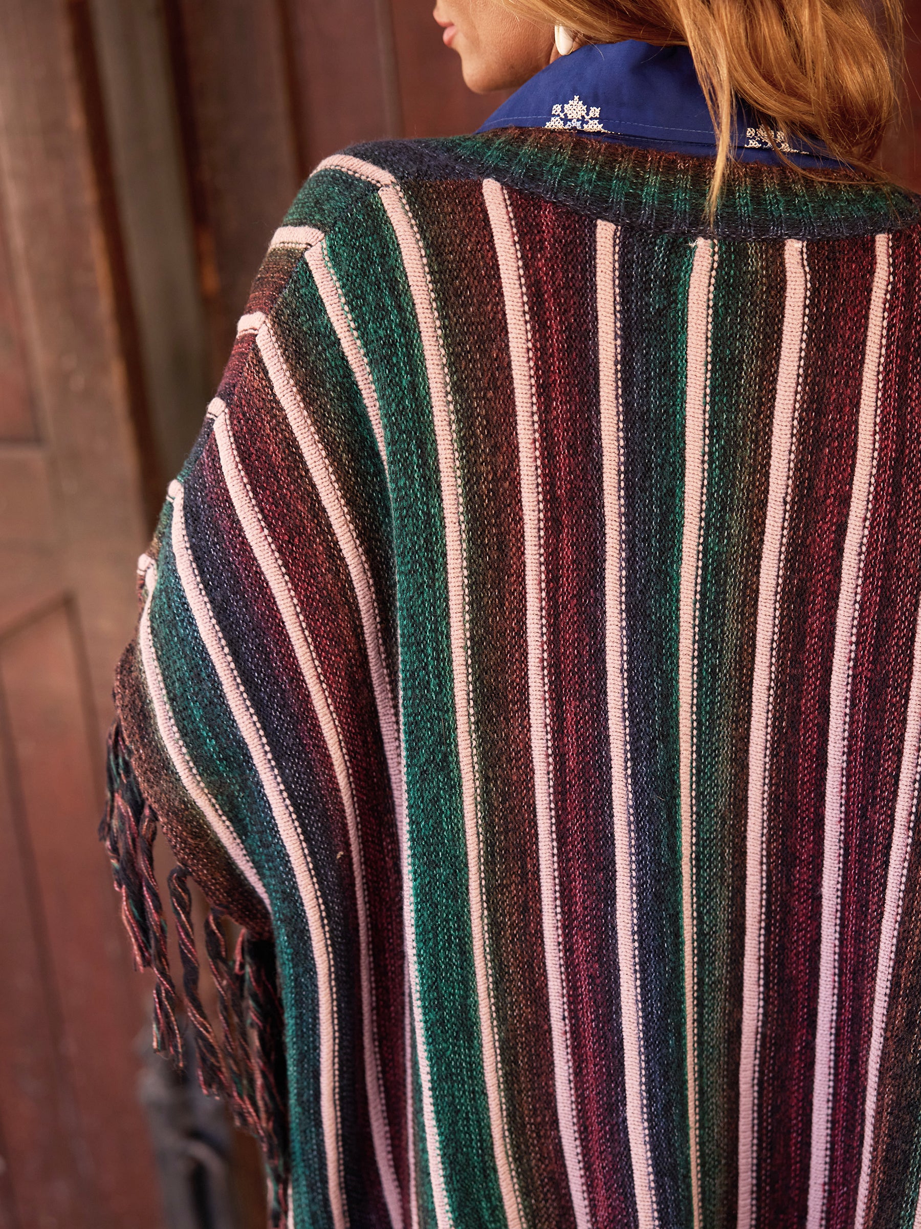 Poncho de punto a rayas