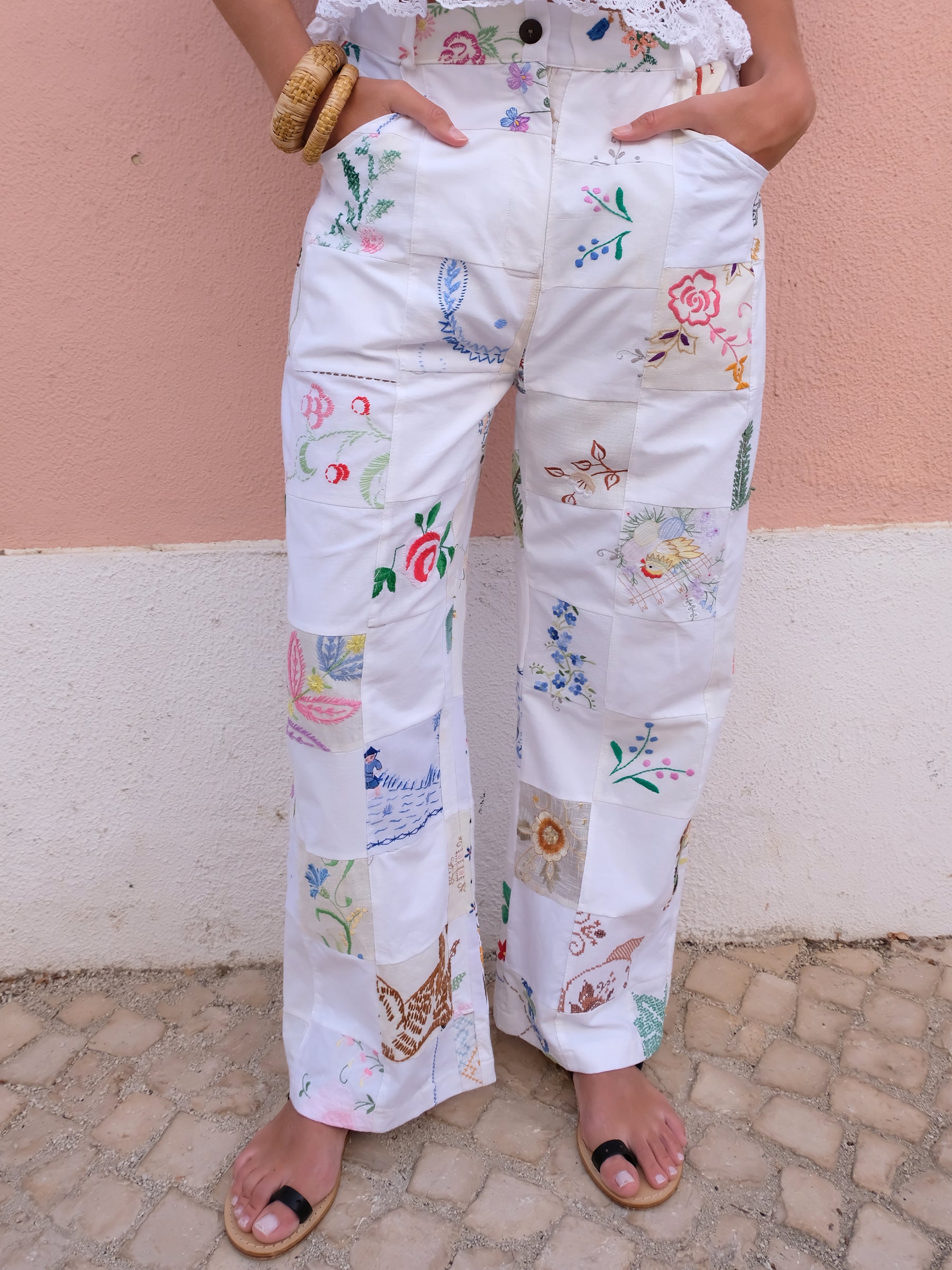 Pantalones bordados