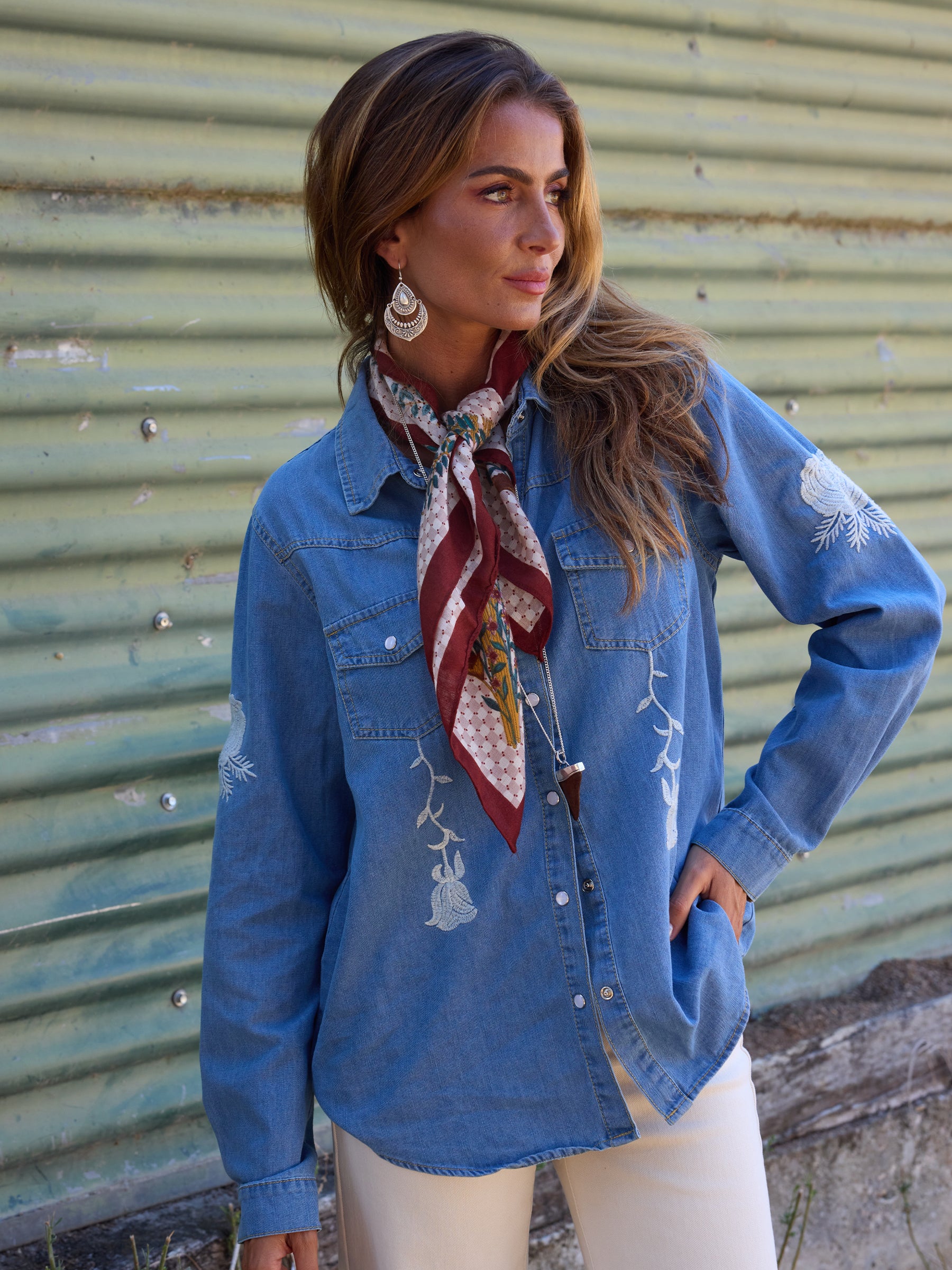 Camisa Denim Bordada