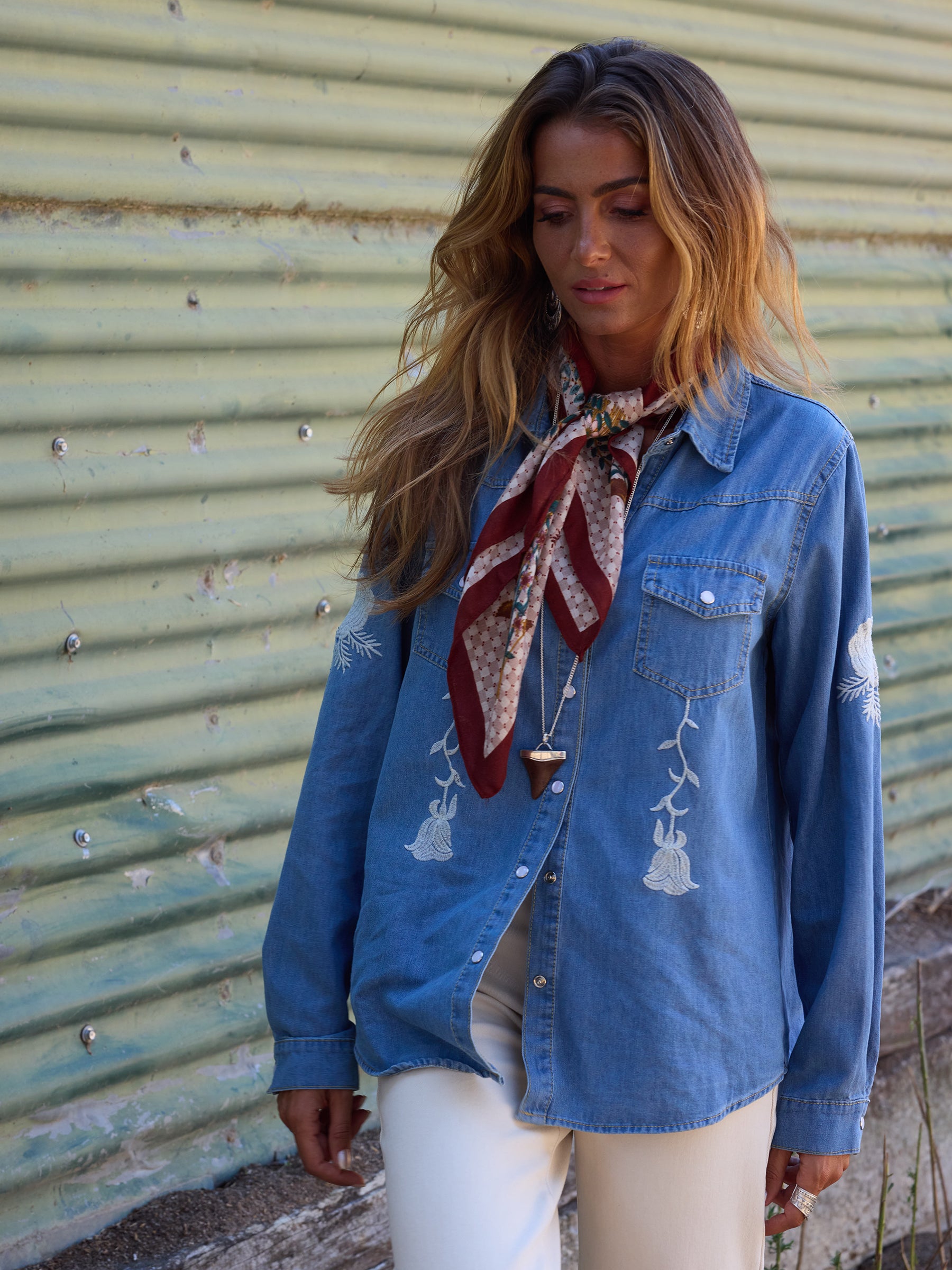 Camisa Denim Bordada