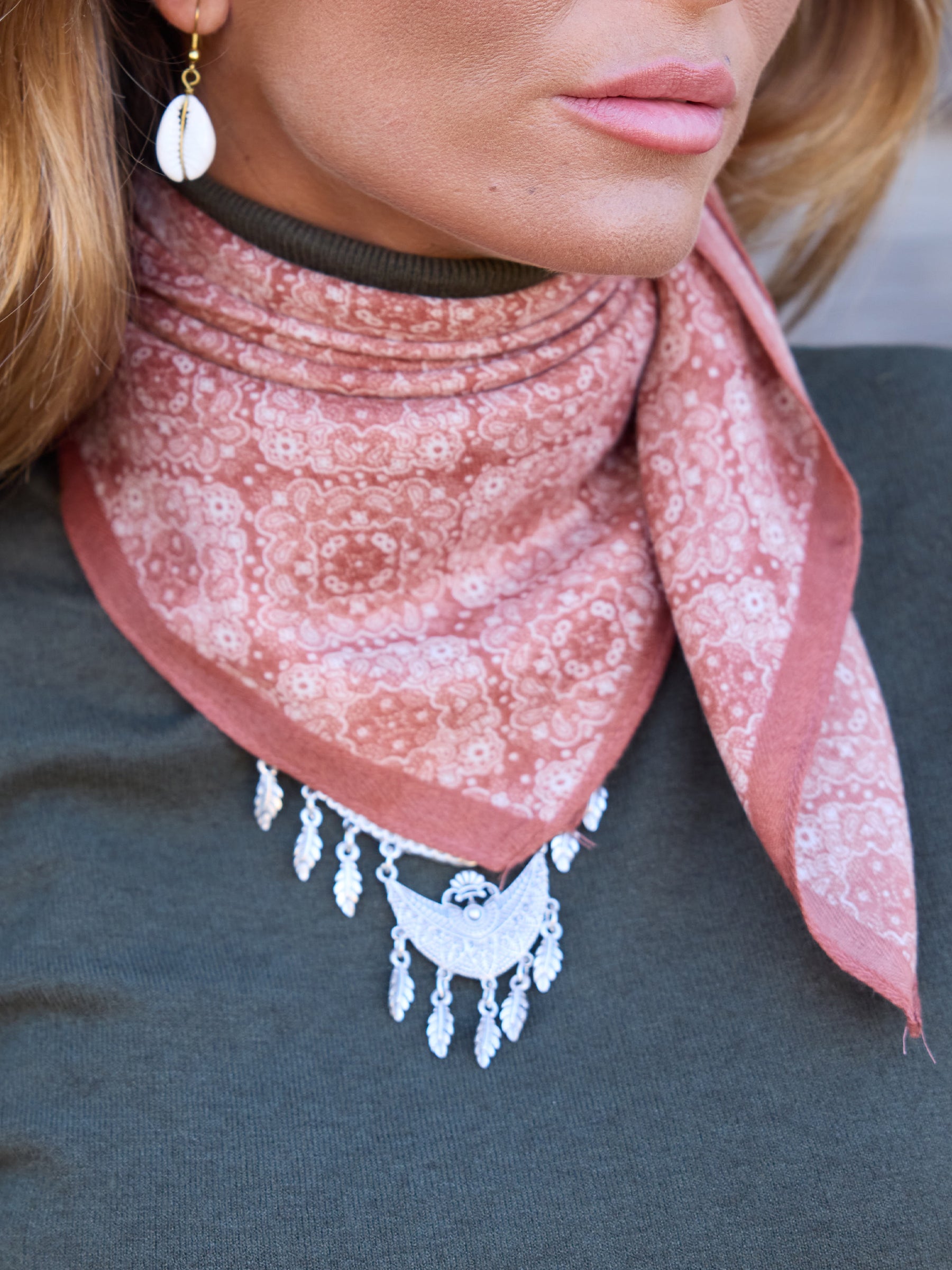 Wallpaper scarf