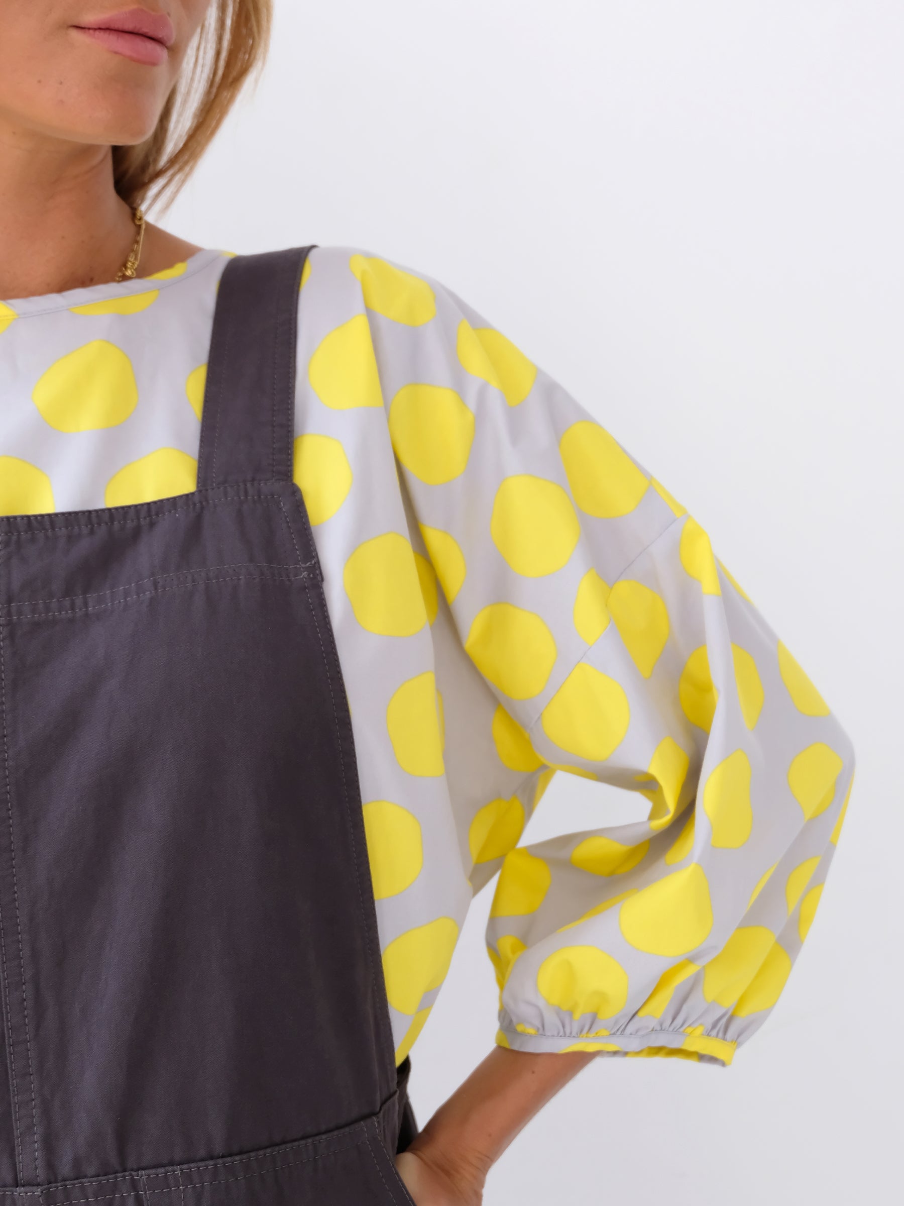 Blusa de bolas