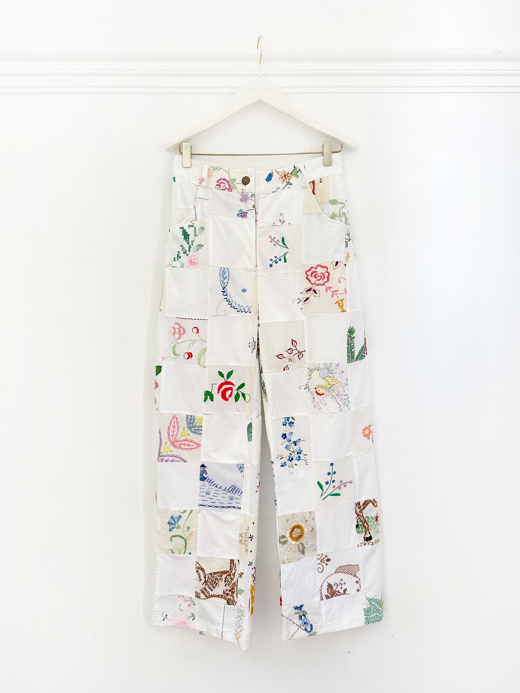 Pantalones bordados