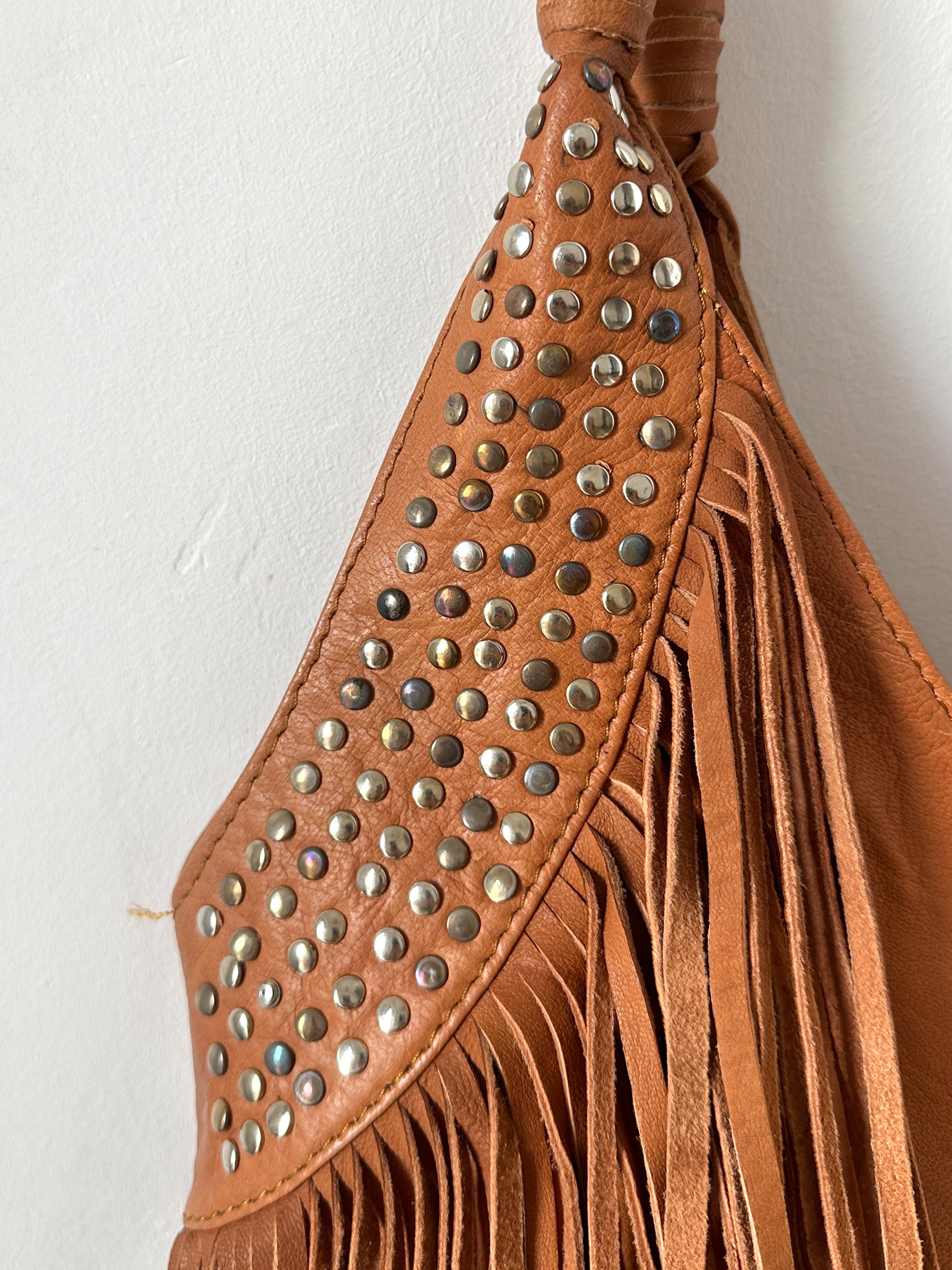 Bolso de piel con flecos