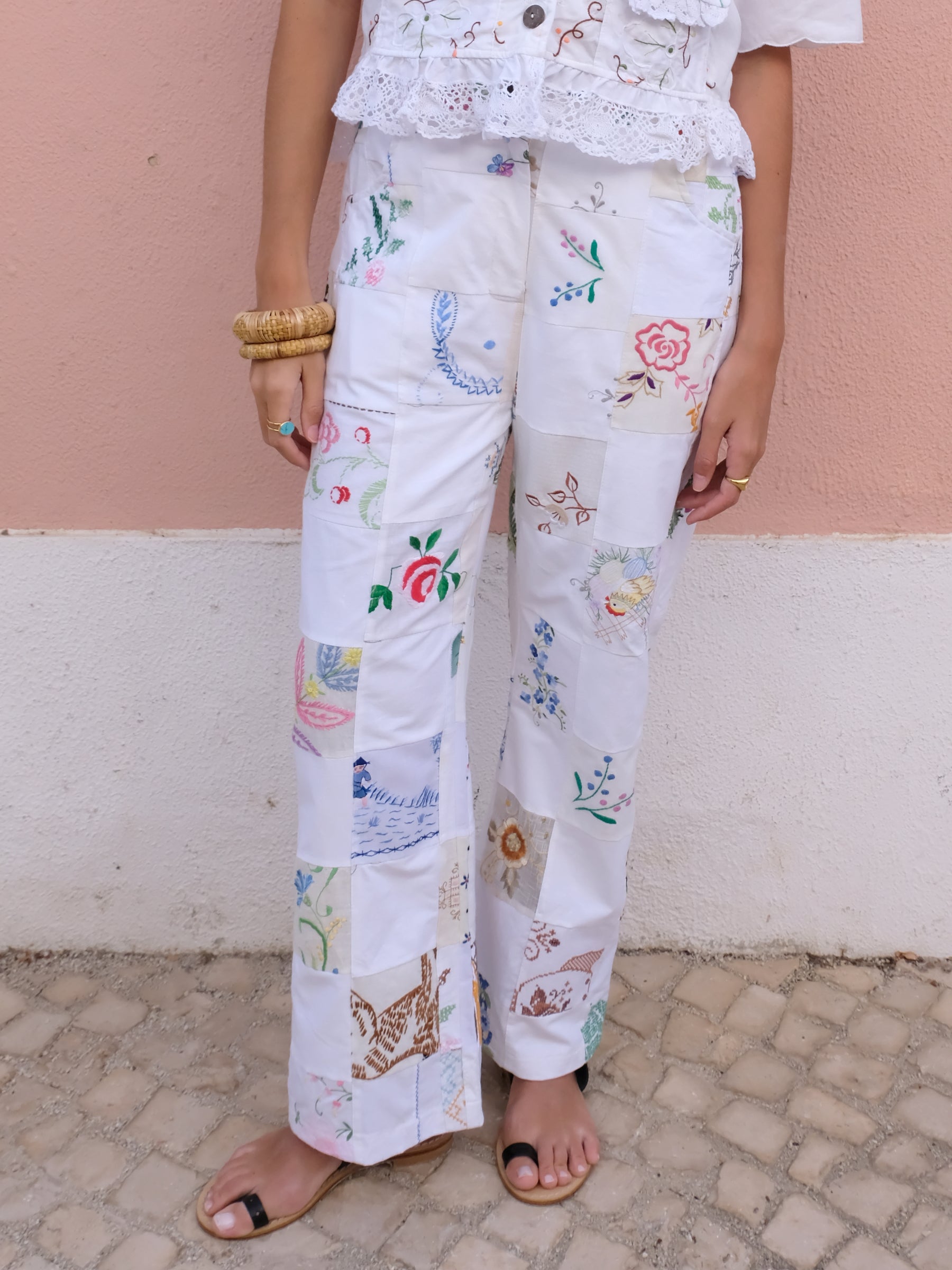 Pantalones bordados