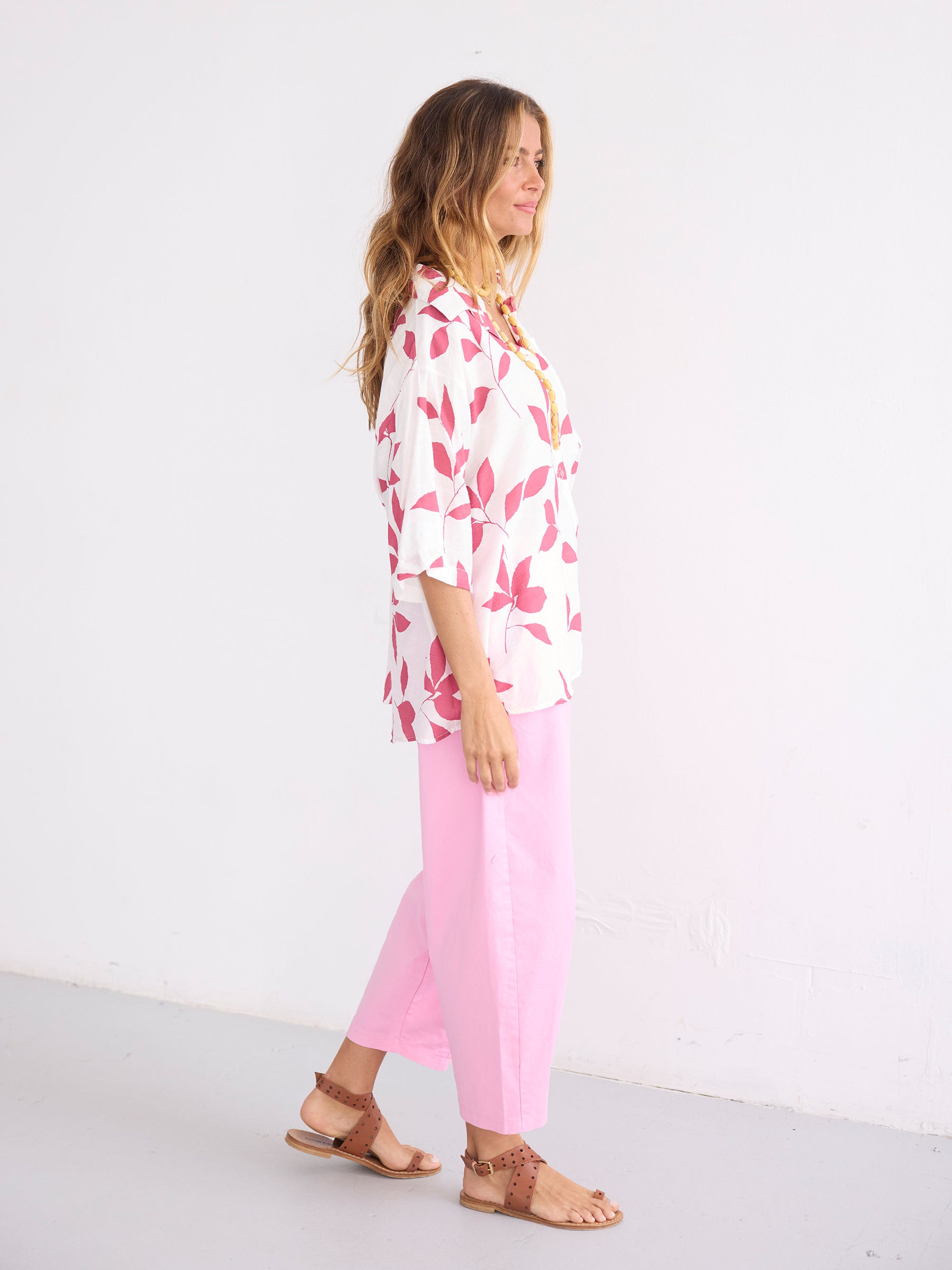 Camisa de color caqui