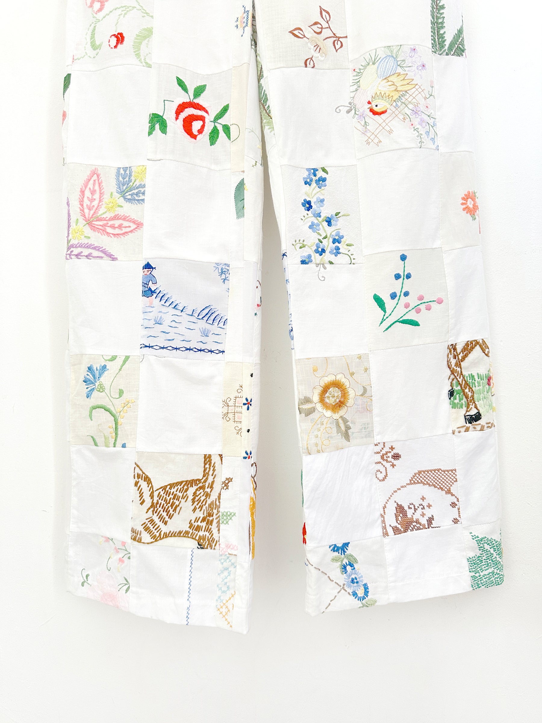 Pantalones bordados