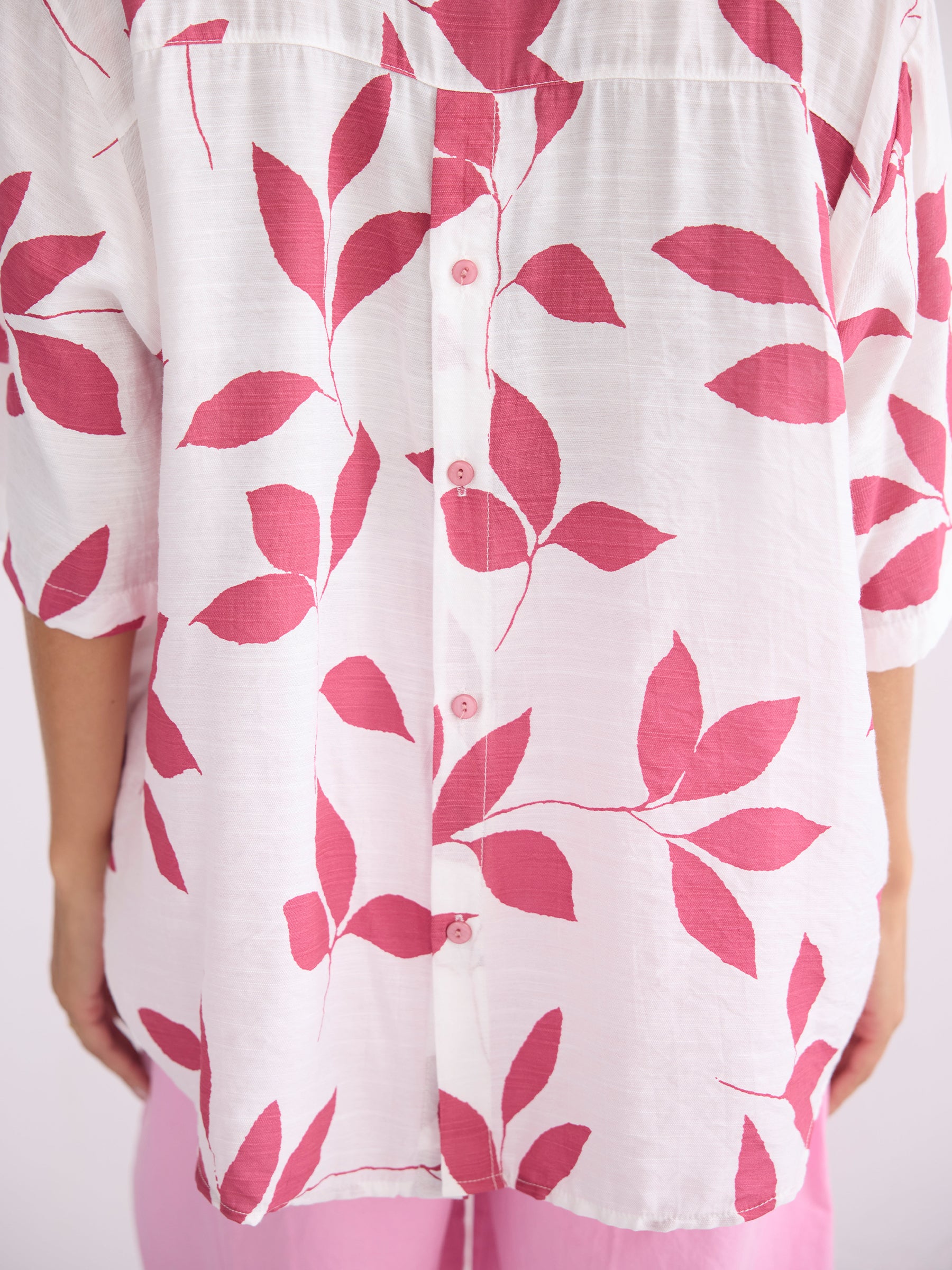 Camisa de color caqui