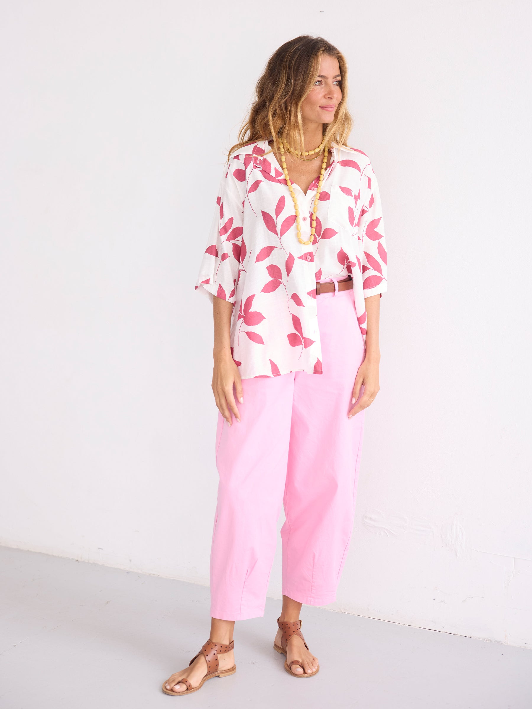 Camisa de color caqui