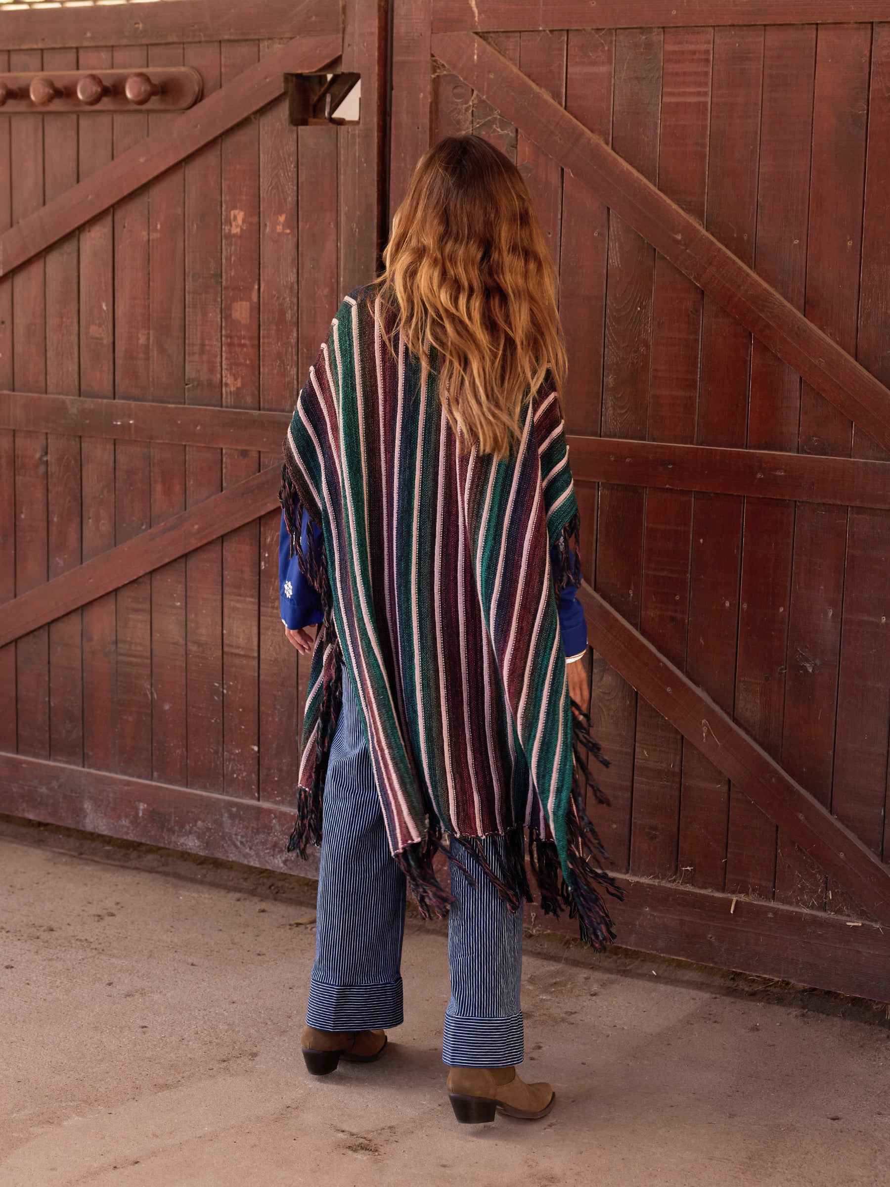 Poncho de punto a rayas
