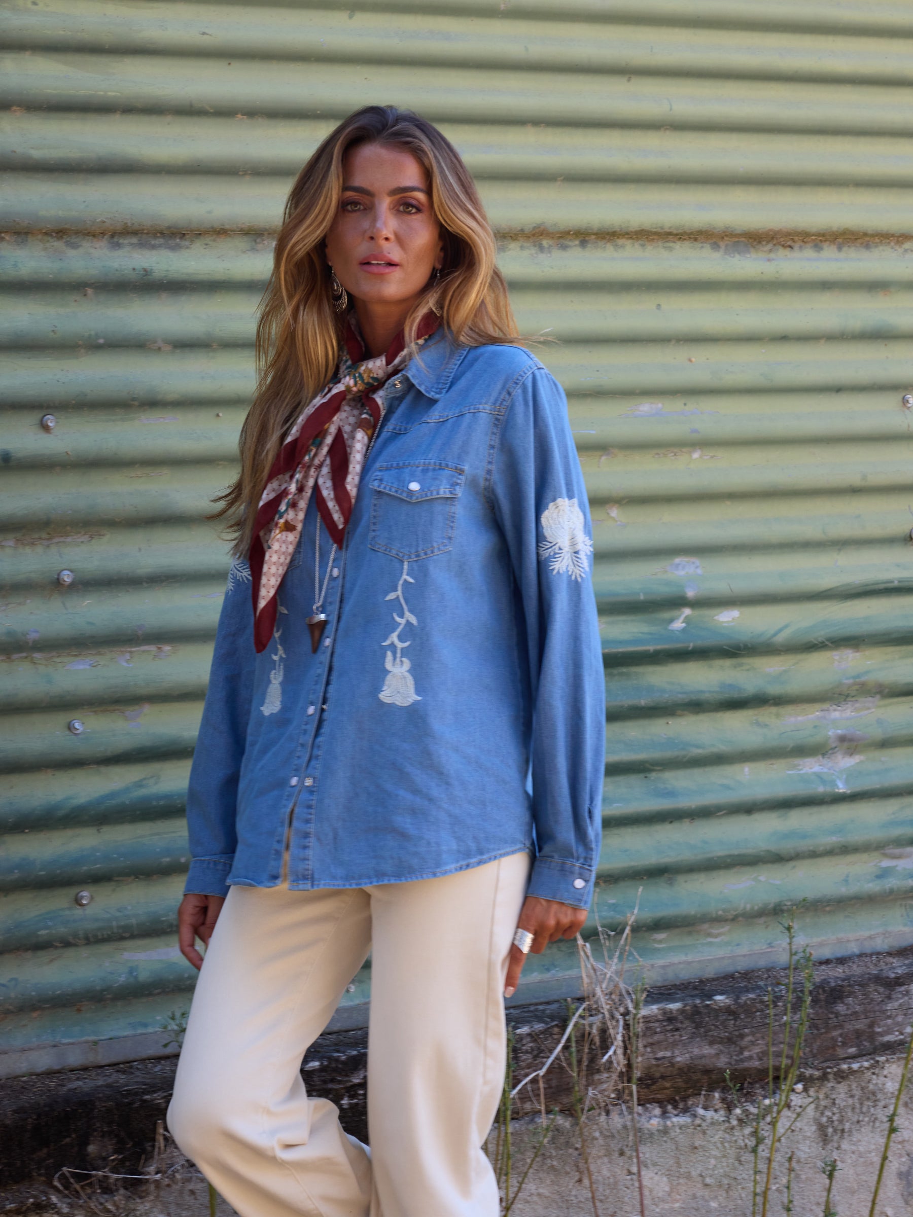 Camisa Denim Bordada