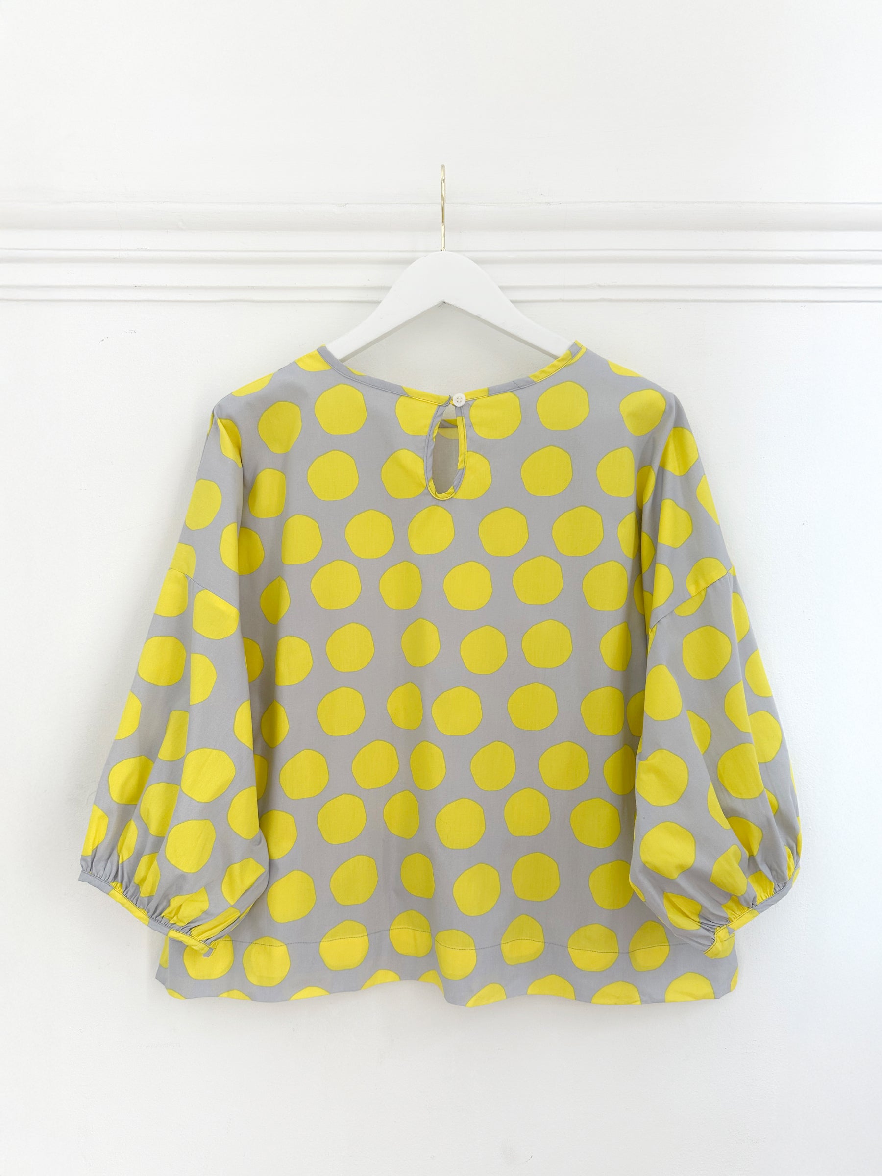 Blusa de bolas